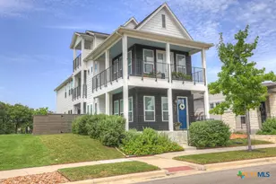 605 Creekside Cmn, New Braunfels, TX 78130 - Photo 2