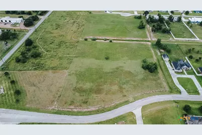 112 Wellspring Boulevard, Victoria, TX 77904 - Photo 2