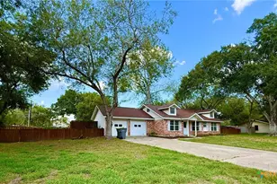 306 Angus St, Victoria, TX 77904 - Photo 4