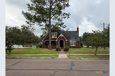 401 E Broadway, Cuero, TX 77954 - Photo 2