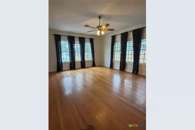 401 E Broadway, Cuero, TX 77954 - Photo 18