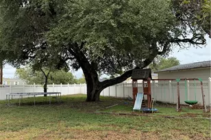 302 3rd St, Cuero, TX 77954 - Photo 6