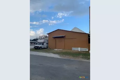 716 N Avenue D Avenue, Shiner, TX 77984 - Photo 2