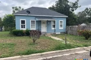 911 Pine St, Victoria, TX 77901 - Photo 2