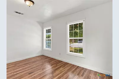 2553 W San Antonio Street, New Braunfels, TX 78130 - Photo 14