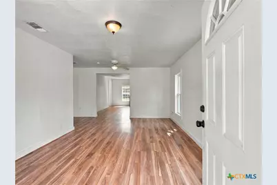 2553 W San Antonio Street, New Braunfels, TX 78130 - Photo 6
