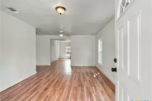 2553 W San Antonio St, New Braunfels, TX 78130 - Photo 6