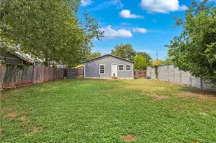 2553 W San Antonio St, New Braunfels, TX 78130 - Photo 22