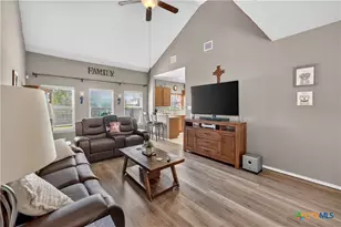 301 Maple Way, New Braunfels, TX 78132 - Photo 6