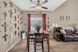 301 Maple Way, New Braunfels, TX 78132 - Photo 4