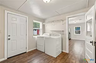 1112 W 1st St, Lampasas, TX 76550 - Photo 28