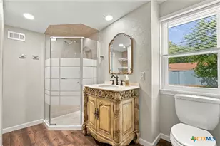 1112 W 1st St, Lampasas, TX 76550 - Photo 20