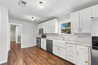 1112 W 1st Street, Lampasas, TX 76550 - Photo 12