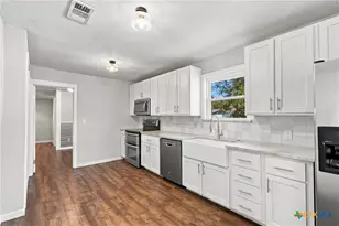 1112 W 1st St, Lampasas, TX 76550 - Photo 12