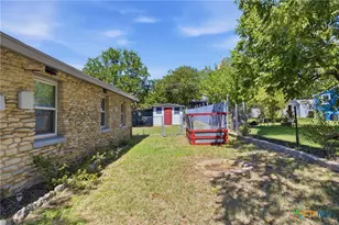 1112 W 1st St, Lampasas, TX 76550 - Photo 36