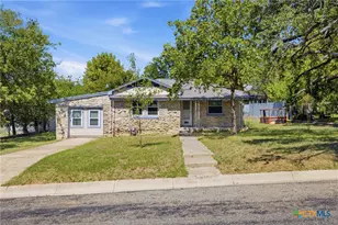1112 W 1st St, Lampasas, TX 76550 - Photo 1