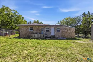 1112 W 1st St, Lampasas, TX 76550 - Photo 34