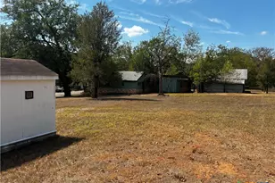 109 E Leon St, Gatesville, TX 76528 - Photo 26