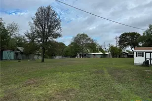 109 E Leon St, Gatesville, TX 76528 - Photo 28