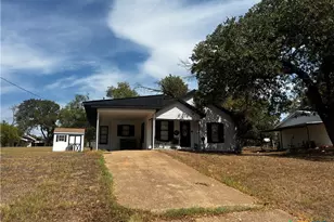 109 E Leon St, Gatesville, TX 76528 - Photo 6