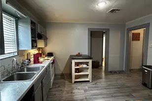 109 E Leon St, Gatesville, TX 76528 - Photo 12
