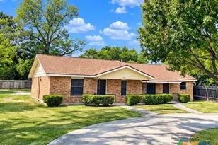 1312 S Mesquite Ave, New Braunfels, TX 78130 - Photo 2