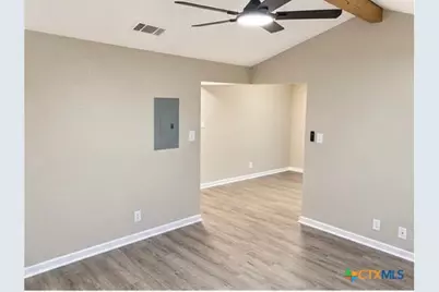 1312 S Mesquite Avenue, New Braunfels, TX 78130 - Photo 4