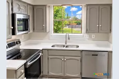 1312 S Mesquite Avenue, New Braunfels, TX 78130 - Photo 6