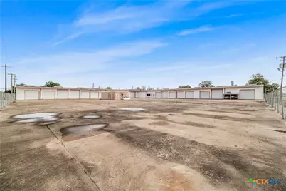 1301 E North Street, Victoria, TX 77901 - Photo 32