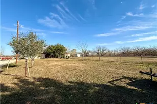 685 Fox Ln, Lockhart, TX 78644 - Photo 10