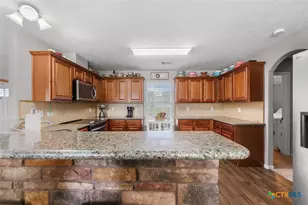 809 Buttercup Dr, Edna, TX 77957 - Photo 10