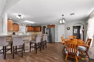 809 Buttercup Dr, Edna, TX 77957 - Photo 8