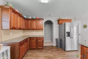809 Buttercup Dr, Edna, TX 77957 - Photo 12