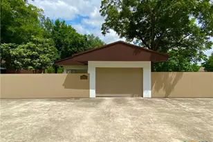 725 Lakeview Trail, Mcqueeney, TX 78123 - Photo 1
