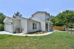 210 Cottage St, Seguin, TX 78155 - Photo 2