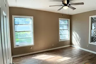 2101 E Mesquite Ln, Victoria, TX 77901 - Photo 8