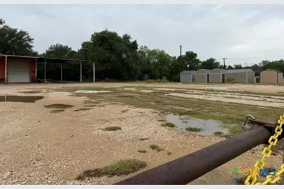 835 US Highway183 Avenue, Luling, TX 78648 - Photo 2