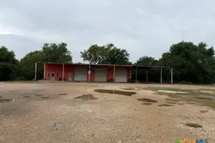 835 US Highway183 Ave, Luling, TX 78648 - Photo 1
