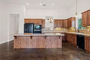 423 Elmwood Dr, New Braunfels, TX 78130 - Photo 12