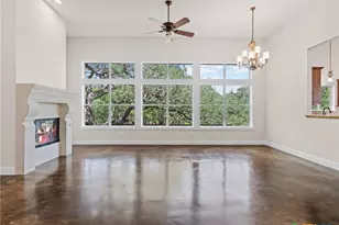 423 Elmwood Dr, New Braunfels, TX 78130 - Photo 6