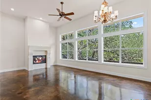 423 Elmwood Dr, New Braunfels, TX 78130 - Photo 6