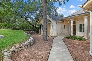 423 Elmwood Dr, New Braunfels, TX 78130 - Photo 2