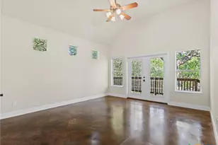 423 Elmwood Dr, New Braunfels, TX 78130 - Photo 18
