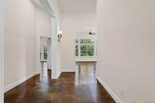 423 Elmwood Dr, New Braunfels, TX 78130 - Photo 4