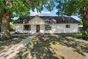 128 E Johnson St, Hewitt, TX 76643 - Photo 2