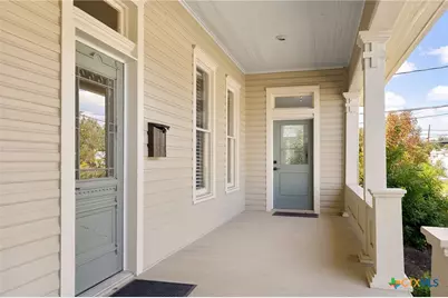 448 S Seguin Avenue, New Braunfels, TX 78130 - Photo 4
