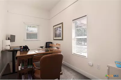 448 S Seguin Avenue, New Braunfels, TX 78130 - Photo 14