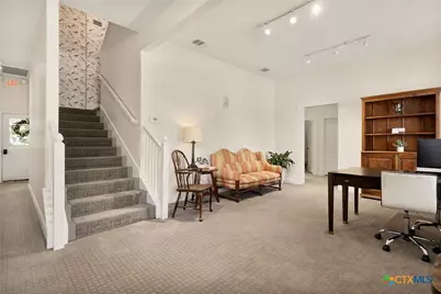 448 S Seguin Avenue, New Braunfels, TX 78130 - Photo 6