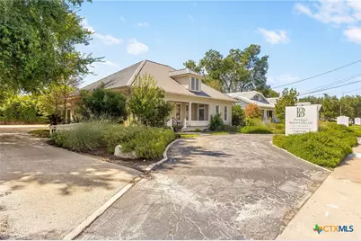 448 S Seguin Avenue, New Braunfels, TX 78130 - Photo 2