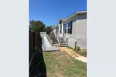 302 Antioch Street, Yoakum, TX 77995 - Photo 2